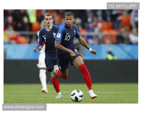 小组赛精彩对决法国队迎战秘鲁队争夺晋级机会